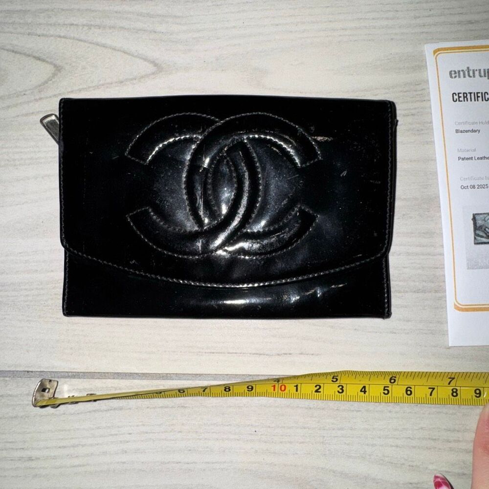 vintage Chanel black patent leather CC logo wallet/clutch   Comes with Authentic - Picture 7 of 8